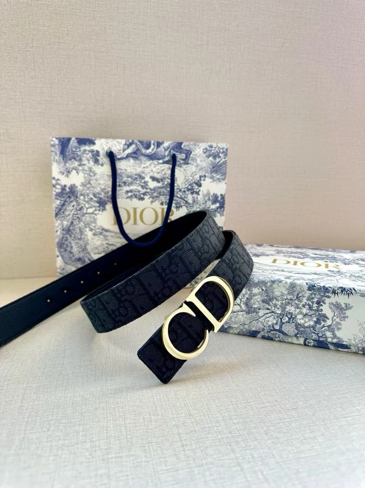 Ceinture Christian Dior oblique réversible avec boucle dorée taille 95 larg,5 cm