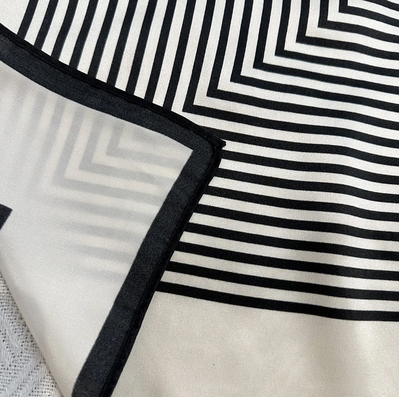 Bufanda 100% Seda Morera 53X53cm Mujer Cuadrada Bandana Envoltura Rayas Blancas y Negras Foto 4 de 4