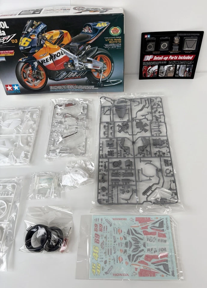 TAMIYA 14096 HONDA RC211V ‘03 Repsol Valentino Rossi 1/12 Komplett - Neu in OVP - Bild 4 von 4