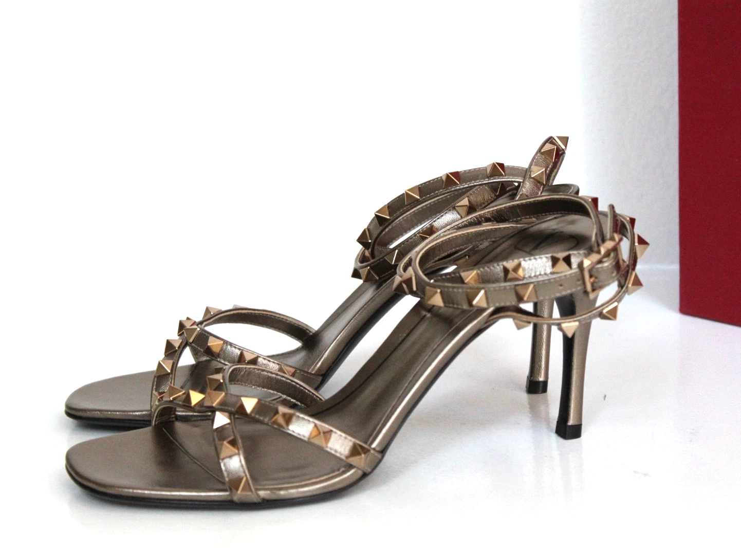 Valentino — sz 9 / 39.5 VALENTINO GARAVANI Silver Metalic Leather Stud Open Toe Sandals Shoe