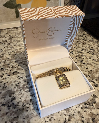 Jessica Simpson Women's Gold Tone Bracelet Watch Quartz Analog w/ Box