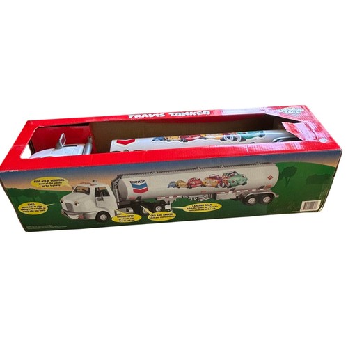 The Chevron Cars Travis Tanker 2005 Chevron Texaco Products Company Factory New - Picture 3 of 7
