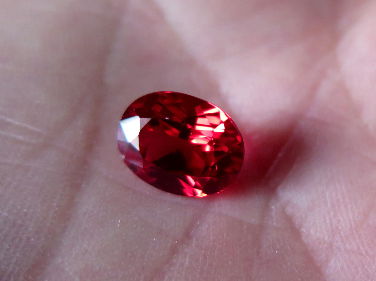 Rubis d'Or Verneuil Ovale 12x14 mm, Idée Cadeau d'Exception Pierre Rouge Pure 10 carats