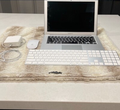 ノートPC macbook air 13inch(2015)+magic mouse Silver Apple MacBook Air (13-inch, Early 2015) w/ Magic Keyboard