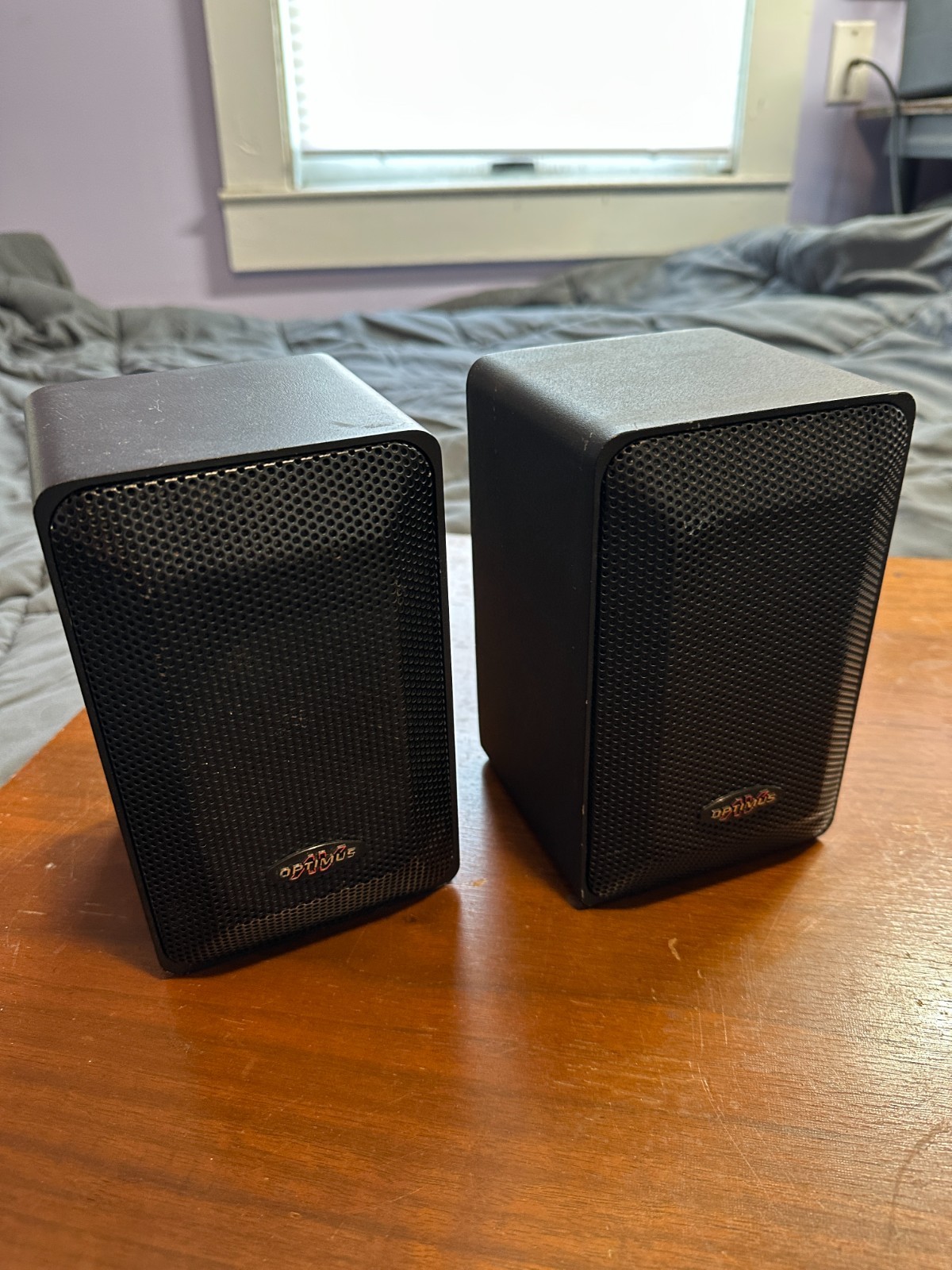 Realistic Optimus Pro 7 AV - Nice pair in black (See Photos) 40-2048 (Minimus 7)