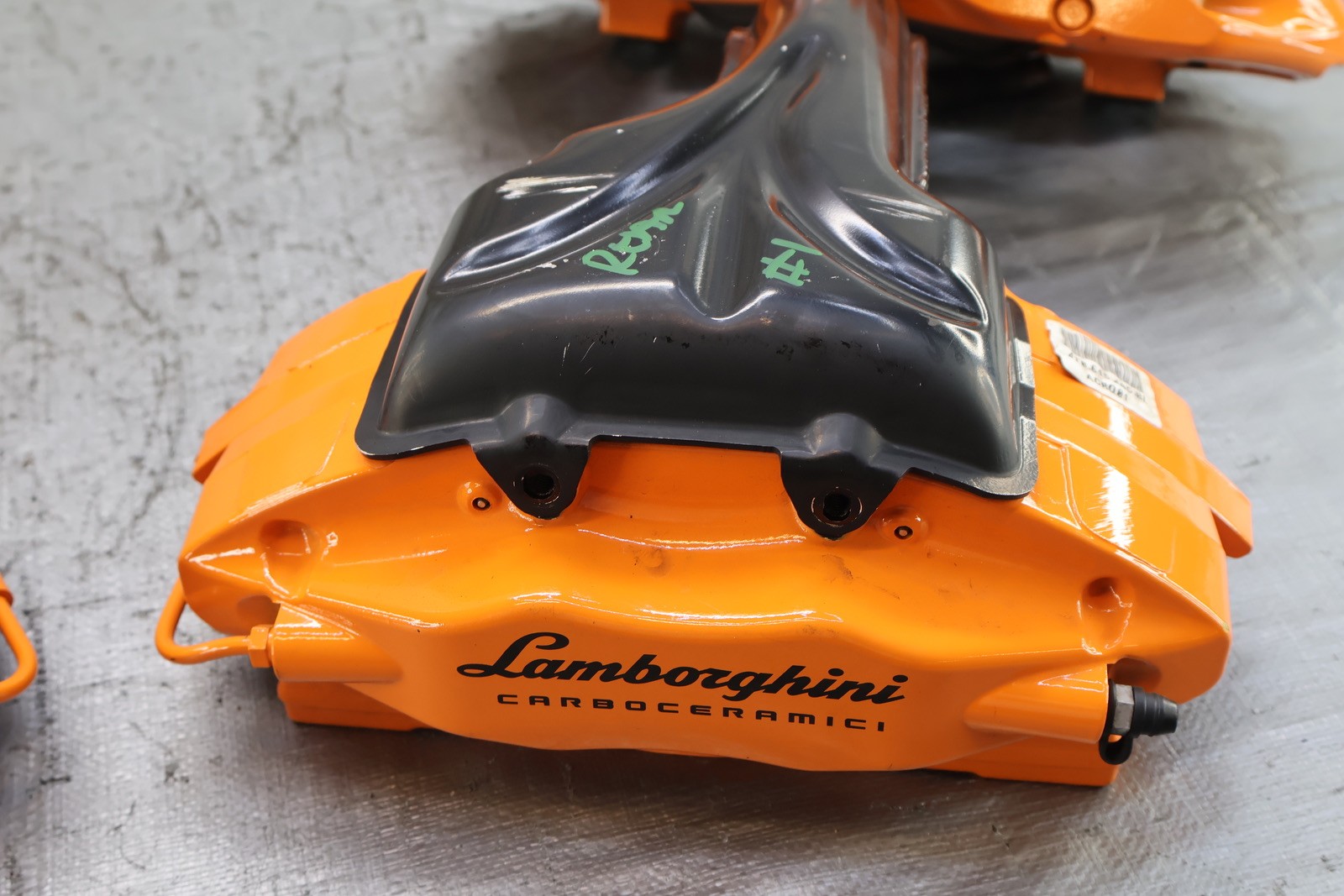 Lamborghini Huracan Front Brembo brake calipers with pads Set