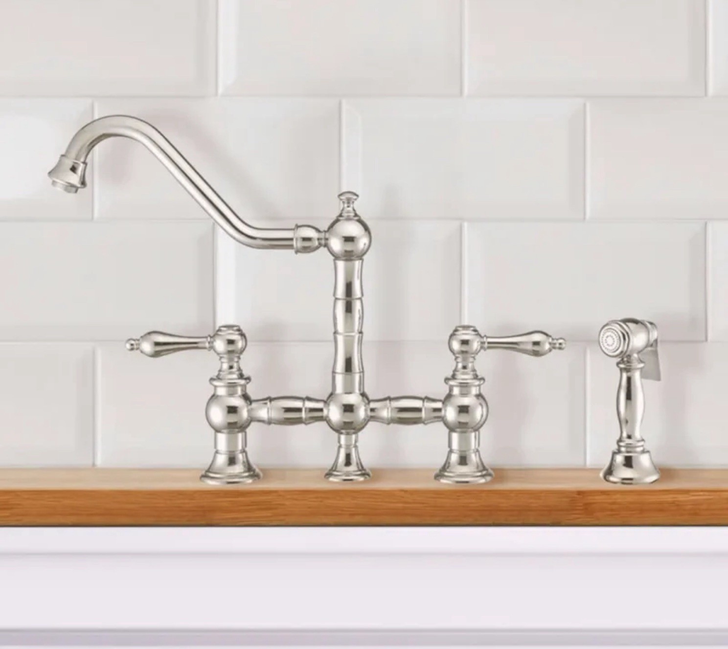 Grifo puente Whitehaus níquel pulido WHKBTLV3-9201 cuello de cisne spray lateral, $688