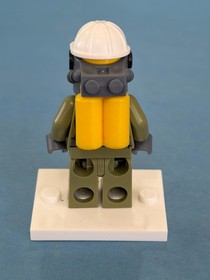 LEGO City Minifig cty0681 - Female Volcano Explorer - Light Scratches/No Cracks