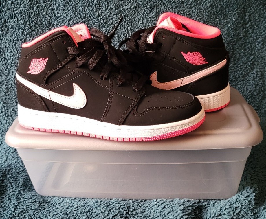 air jordan 1 mid black digital pink