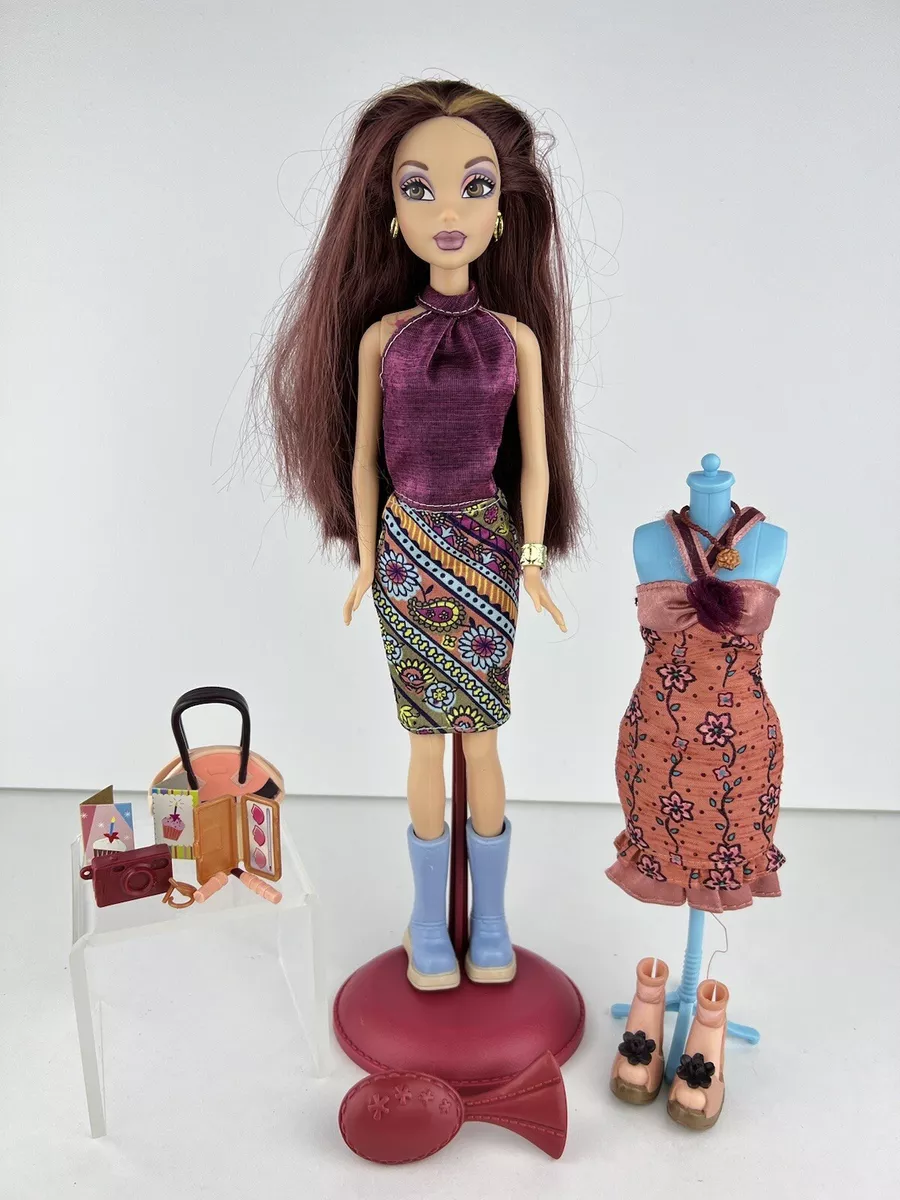 MY SCENE Chelsea Doll Club Birthday With Stand
