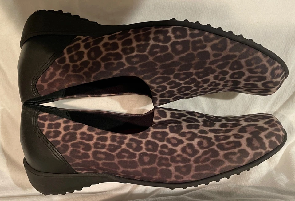 Munro Traveler SIZE: 10.5W Brown/Black Leopard Stretchy Loafers- Shock Absorbing - Image 3 of 4