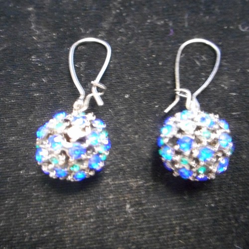 BLACK TONE EARRINGS (( PIERCED )) BEAUTIFUL BLUE AND GREEN CRYSTAL - Picture 4 of 5