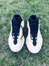 Mens Adidas Yeezy 700 V3 Sneakers Size 11.5 M...
