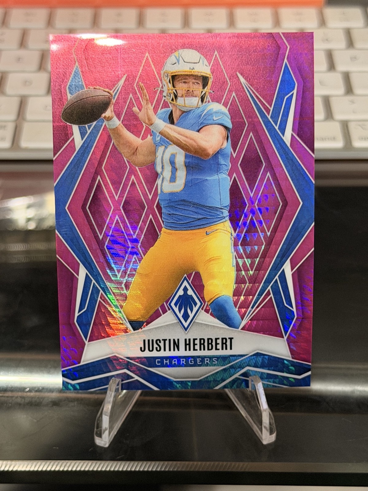 2025 Panini Phoenix - Justin Herbert #58 Pink Hyper /299 Chargers