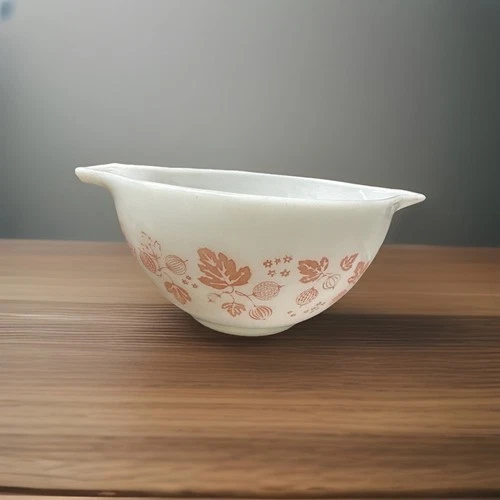 VINTAGE PYREX # 441 PINK GOOSEBERRY SMALL CINDRELLA MIXING BOWL1-1/2 PINT