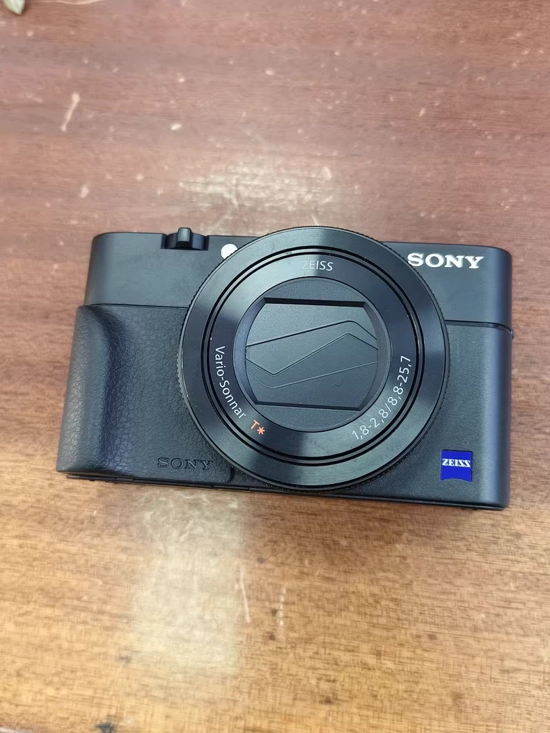 Sony Cyber-shot DSC-RX100 V Digital Cameras for Sale - Shop New
