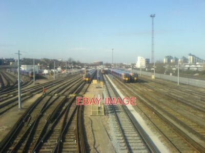 FOTO-ABSTELLGLEISE AN DER KREUZUNG CLAPHAM VON DER FUSSGÄNGERBRÜCKE DES BAHNHOFS aus gesehen