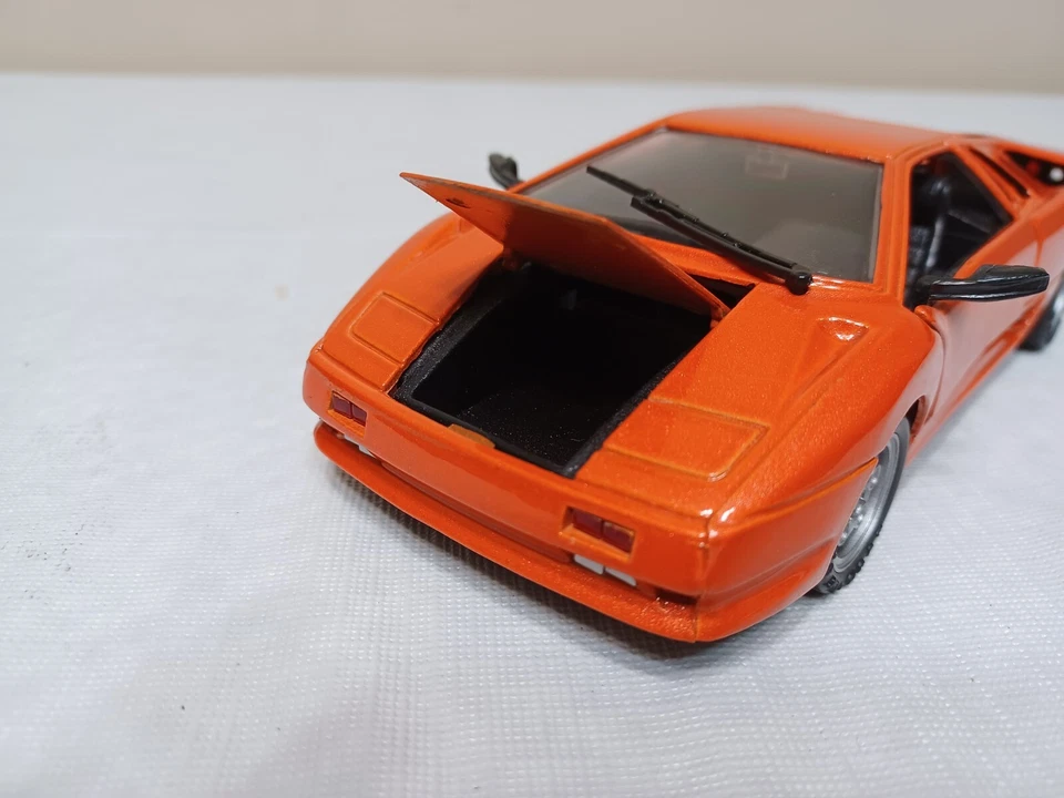 Motor Max Redbox Lamborghini Diablo Orange Die Cast 1:24 - Image 3 of 4