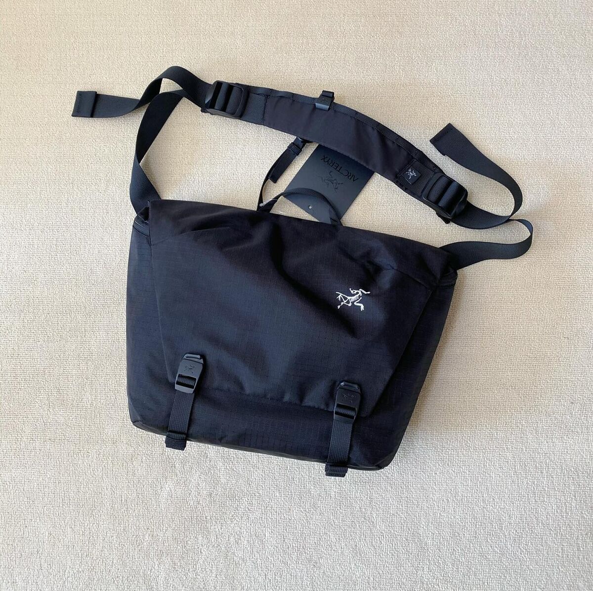 New Arc'teryx Granville 10L Multi-purpose crossbody New Arc'teryx Granville 10L Multi-purpose crossbody