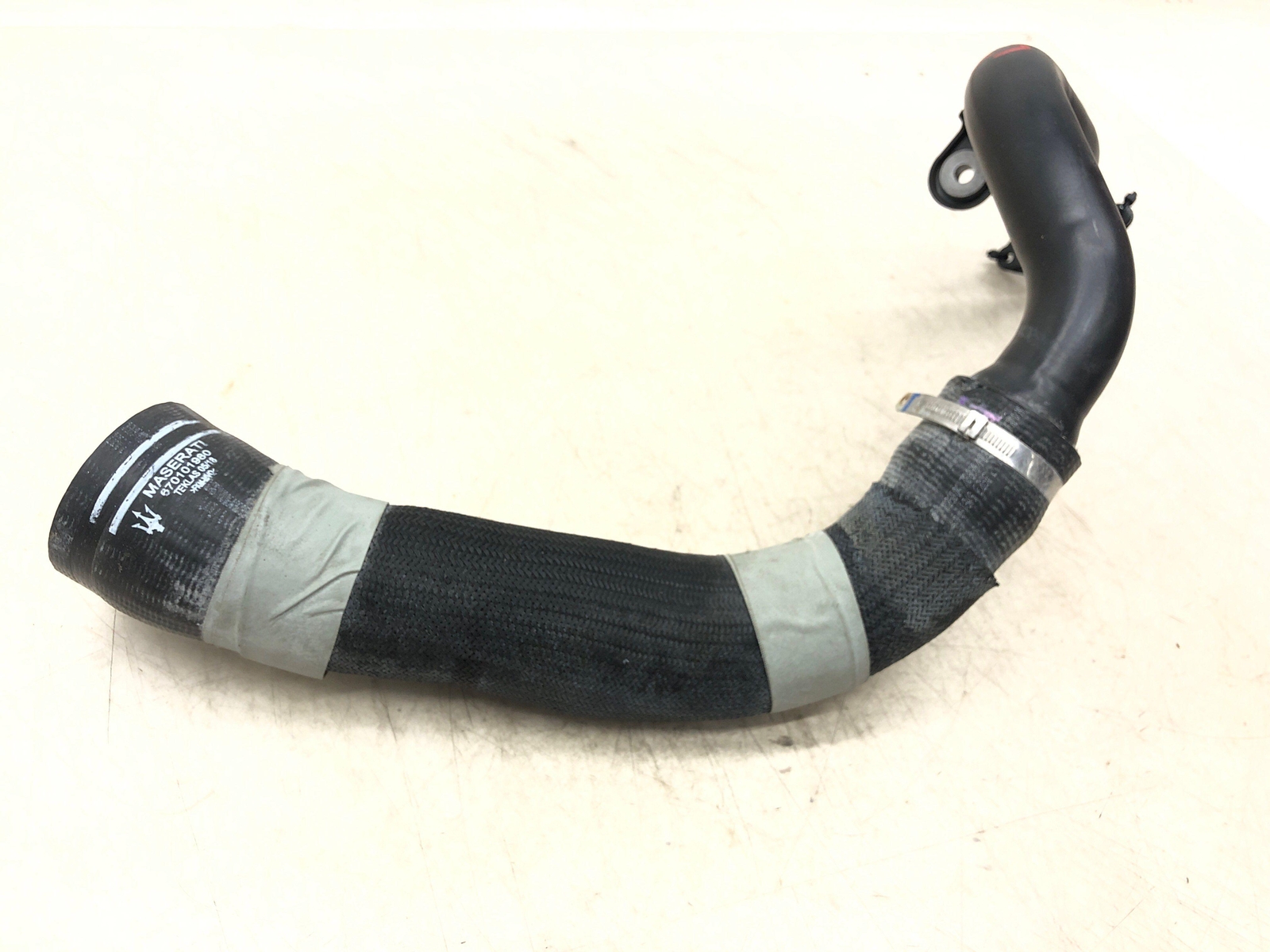 2017-2022 MASERATI LEVANTE 3.0L RIGHT INTERCOOLER SLEEVE HOSE DUCT 670101980 OEM