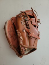 WILSON Youth Model A2182 baseball glove FITS RIGHTHAND George Brett edition
