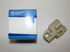 NEW GM OEM STOP BRAKE LIGHT SWITCH  GENERAL MOTORS GMC #93801734