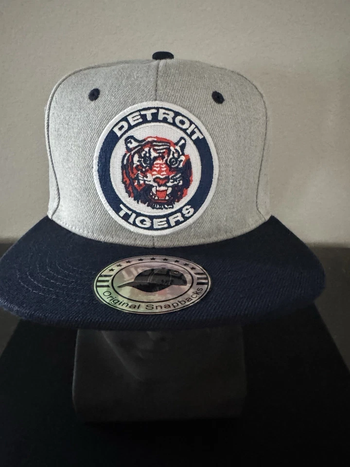 DETROIT TIGERS Retro Throwback 1984 Logo Heather Gray & Blue Snapback Hat NEW ⚾️ - Image 2 of 4