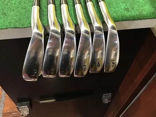 Srixon WR Iron Set 6pc 5-Pw SV-3011J Regular Flex Carbon Shaft RH - Image 3 of 4