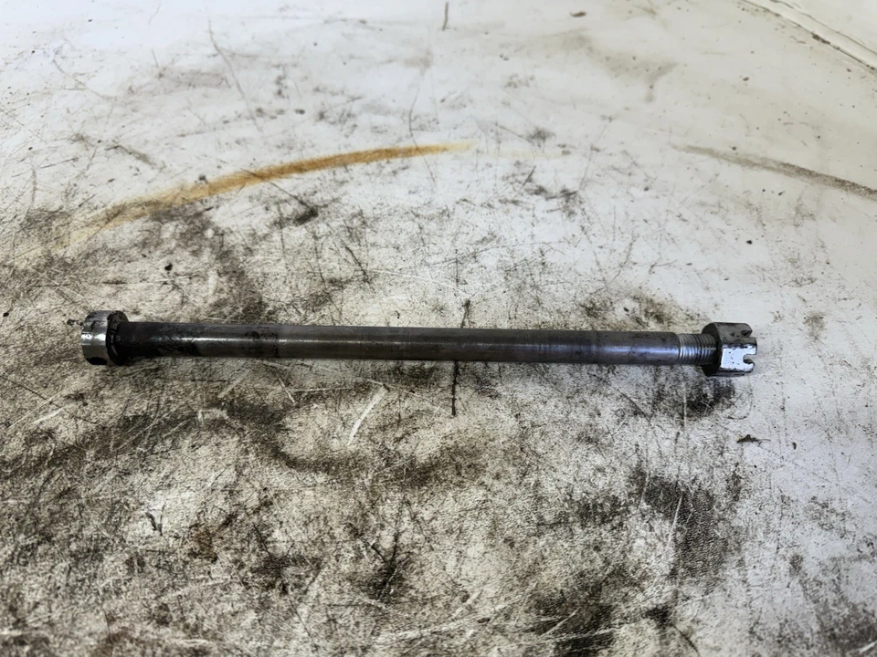 Perno de eje trasero Suzuki TS250 1973-1976 Foto 4 de 4