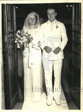 1934 Press Photo Football player Paul Stagg weds Virginia Russell in Chicago