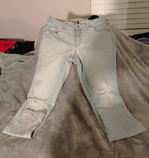 Universal Thread Women  s Light Wash Straight-Leg Mid-Rise Denim Jeans 10