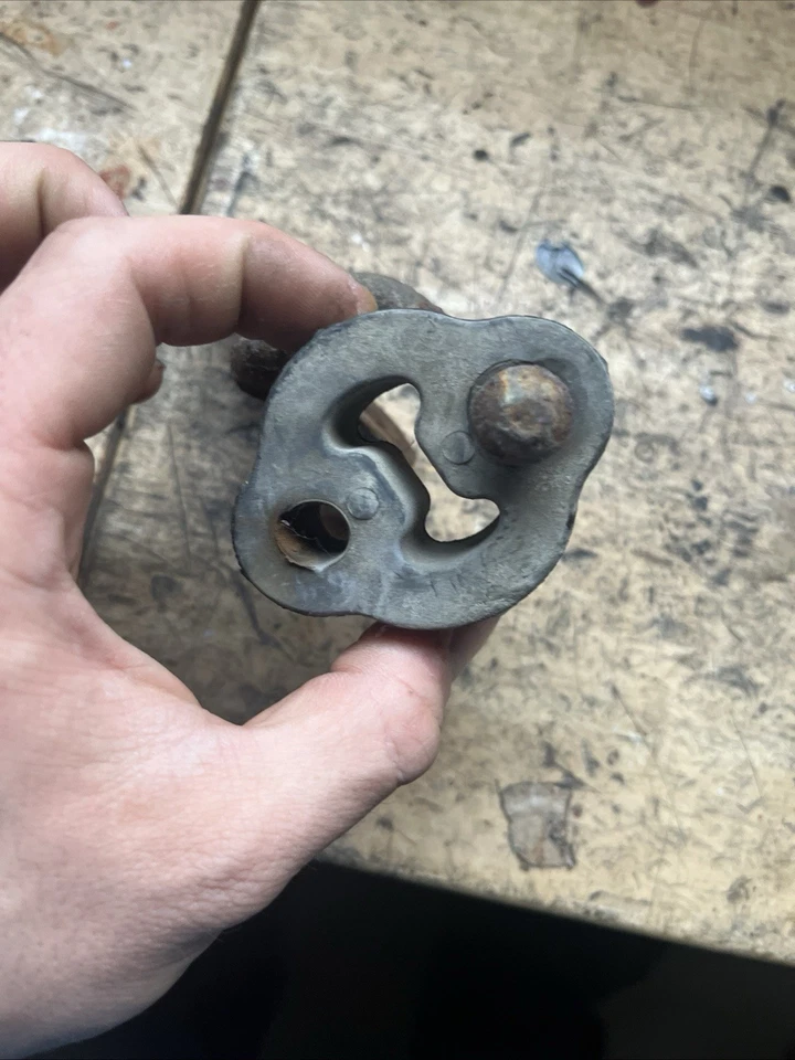 Arbusto y soporte colgador de escape medio Mazda Mx6 Foto 2 de 3