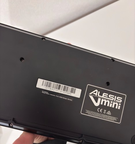 tastiera midi Alesis V Mini, per mix e mastering,nuovo, dj/producer, colore nero - Foto 4 di 7