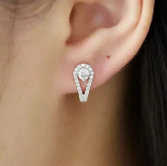 Brincos de argola Huggie corte redondo 3 quilates diamante criado em laboratório folheado a ouro branco 14K - Imagem 4 de 4