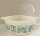 Pyrex Amish Butterprint #472 - 1.5 Pt Casserole & Lid Turquoise on White Vintage