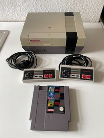 Nintendo NES NESE-001 Konsole + 2 Controller + Super Mario Bros Tetris World Cup