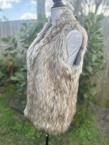 Charlotte Russe Womens Faux Fur Vest Shaggy Beige Neutral Open Front Size Large - Picture 5 of 7