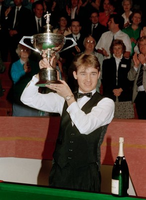 Stephen Hendry of Great Britain holds the trophy aloft after winni- Old Photo