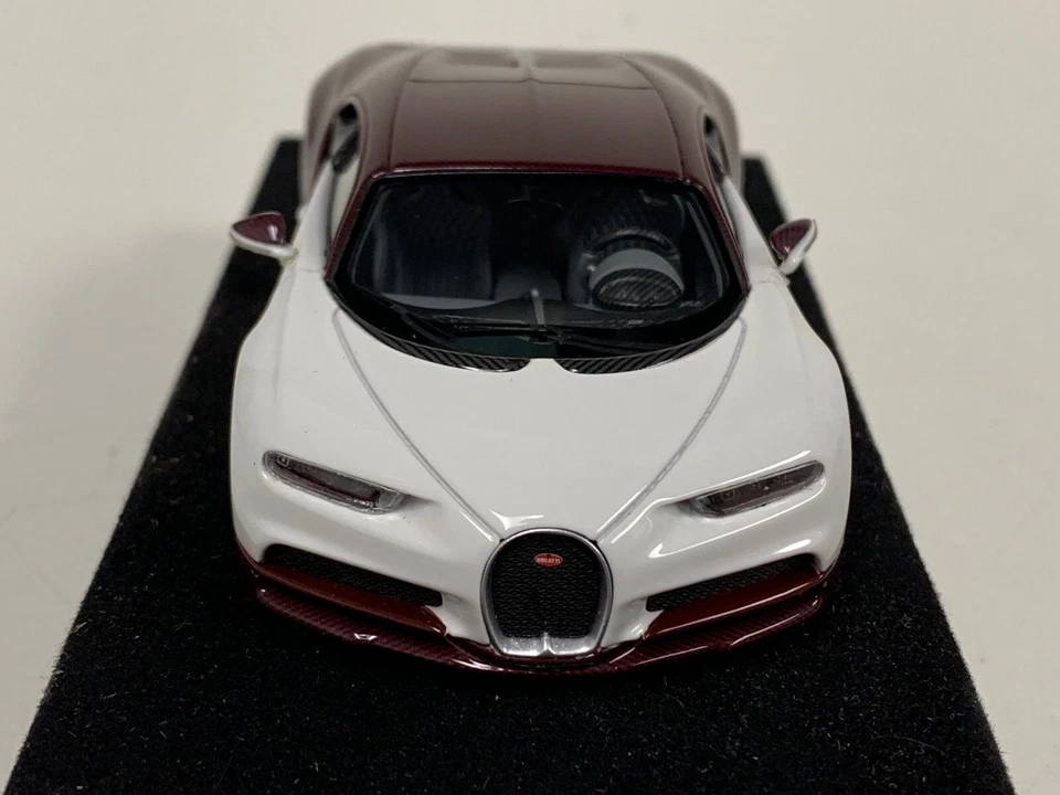 1/43 Looksmart Bugatti Chiron in White and Red Carbon on White  custom Base - Image 2 of 4