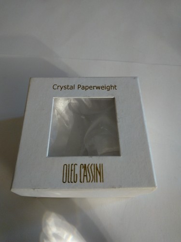 Oleg Cassini Elizabeth Round Cut 3" Diamond Clear Paperweight - Picture 3 of 8