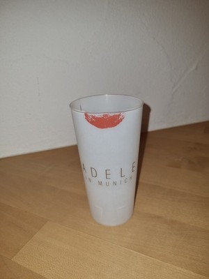 ADELE in Munich 2024 Becher Tourbecher  Fanbecher weiß 0,5l Kussmund TOP