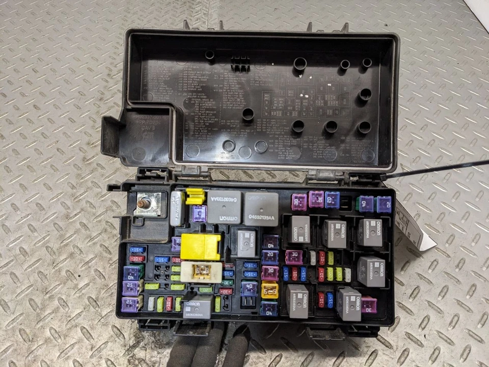 Chasis ECM Multifunción Compartimento Motor Se Adapta a 12 Dodge 1500 Pickup 1169318 Foto 3 de 4