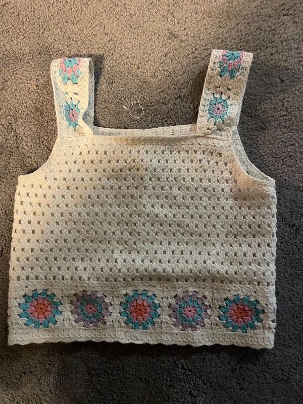 "btween girls" size 5 sleeveless top. Looks like crochet. Pretty Flower border.