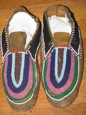 c1920 NATIVE AMERICAN INDIAN OJIBWE BEADED MOCASSINS SHOES BEADWORK LEATHER