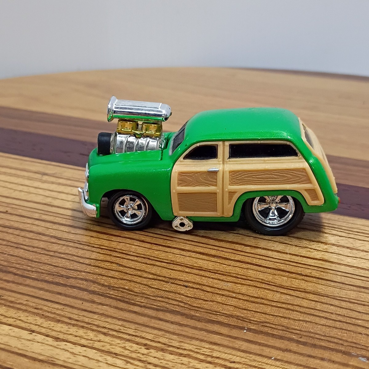 Funline 2001 Muscle Machines Die-Cast Collectible, Rubber Tires