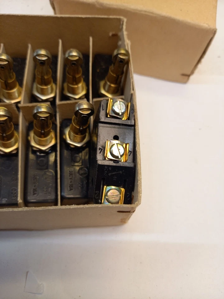 10 X Mikroschalter Kurzer Rollenhebel Endschalter A1F1, bis 380V 16A ! IP40