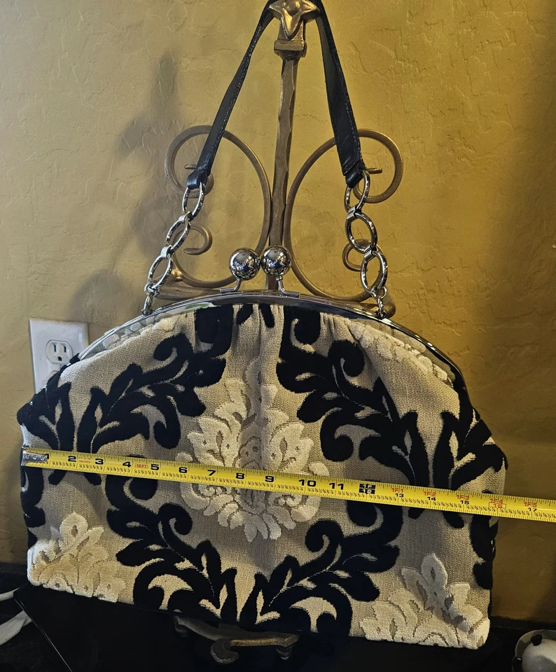 Impresionante Bolso de Hombro Glenda Gies Chenille Negro y Crema  Foto 3 de 4