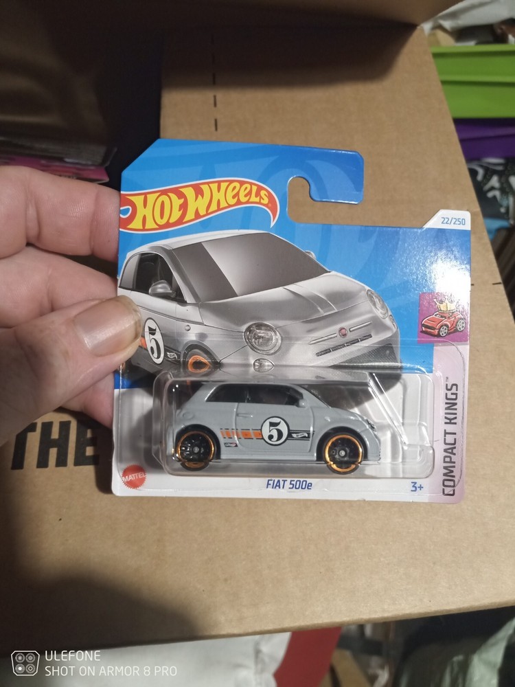 Hot Wheels Fiat 500e Grey, Compact Kings