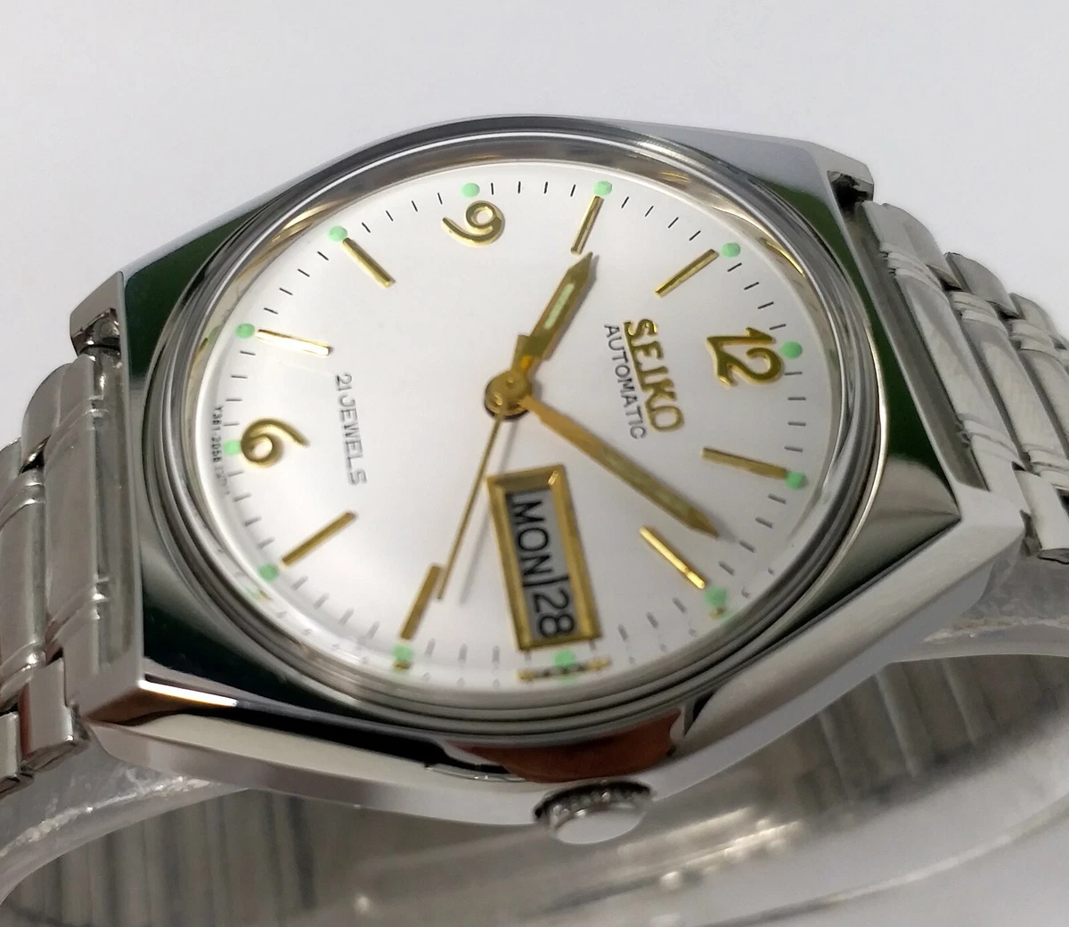 Vintage Seiko 5 Automatic Wind Day Date White Dial Men s Rare