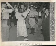 1960 Press Photo Congo's Abbe Youlou greets crowd in Jerusalem - now43990